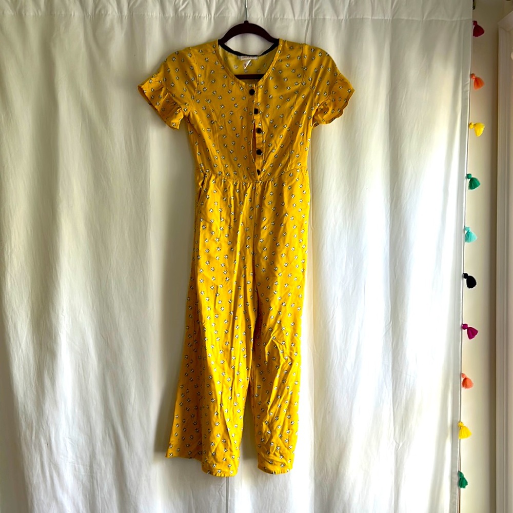 Cat & Jack jumper with pockets.  Comfortable and in great condition. Worn once.
